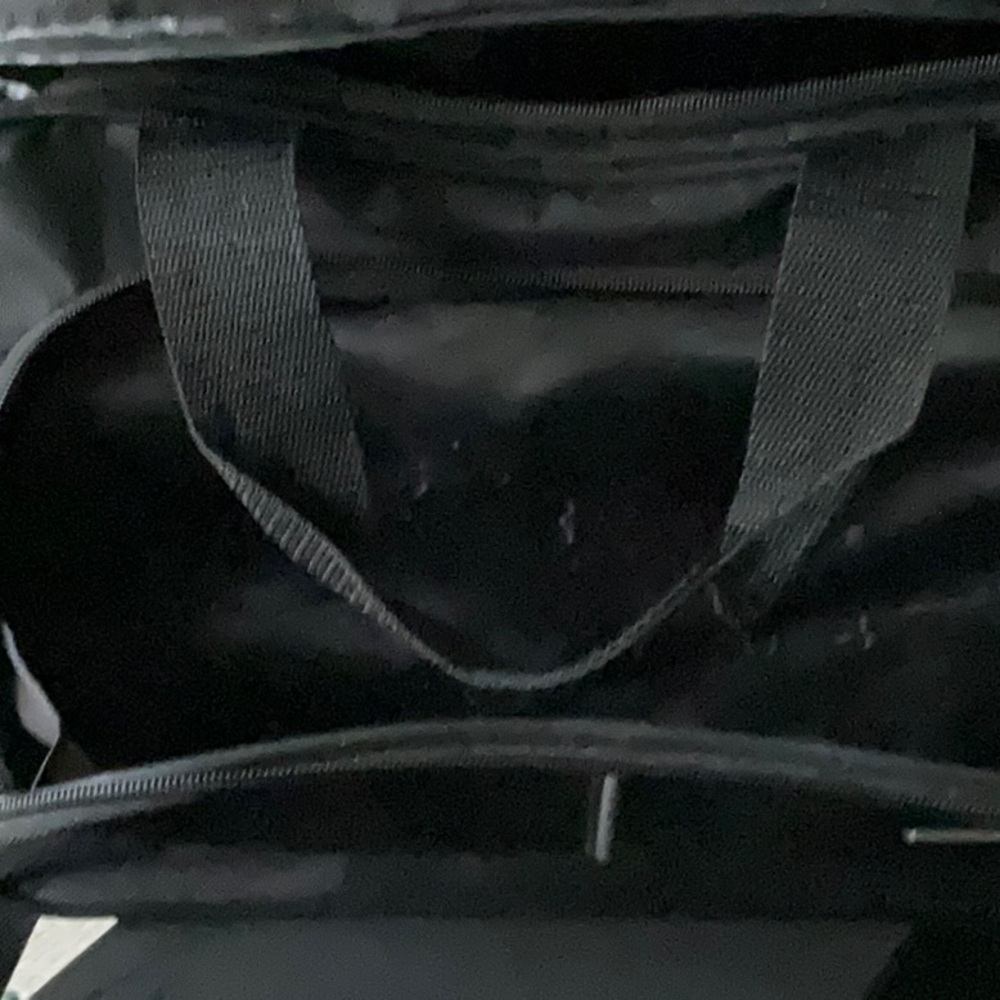 ESSENTIALS TRAVEL BAG - Picture 2 of 4